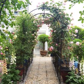 Metal Garden Arch with Plant Pot Garden Arbor Trellis Climbing Plants Support Rose Arch Black